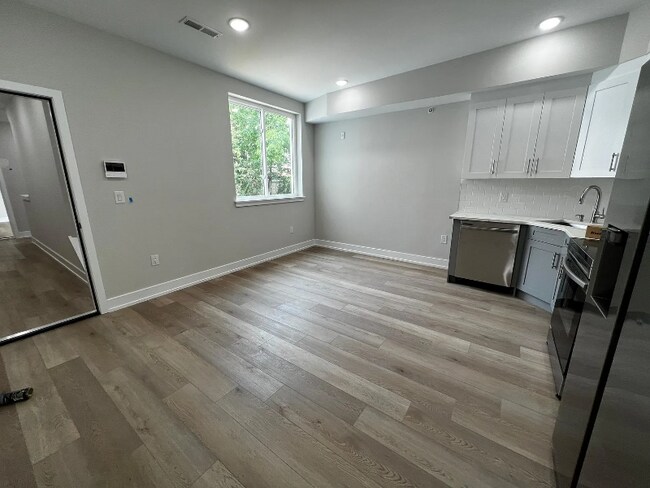 Building Photo - 719 N 35th St