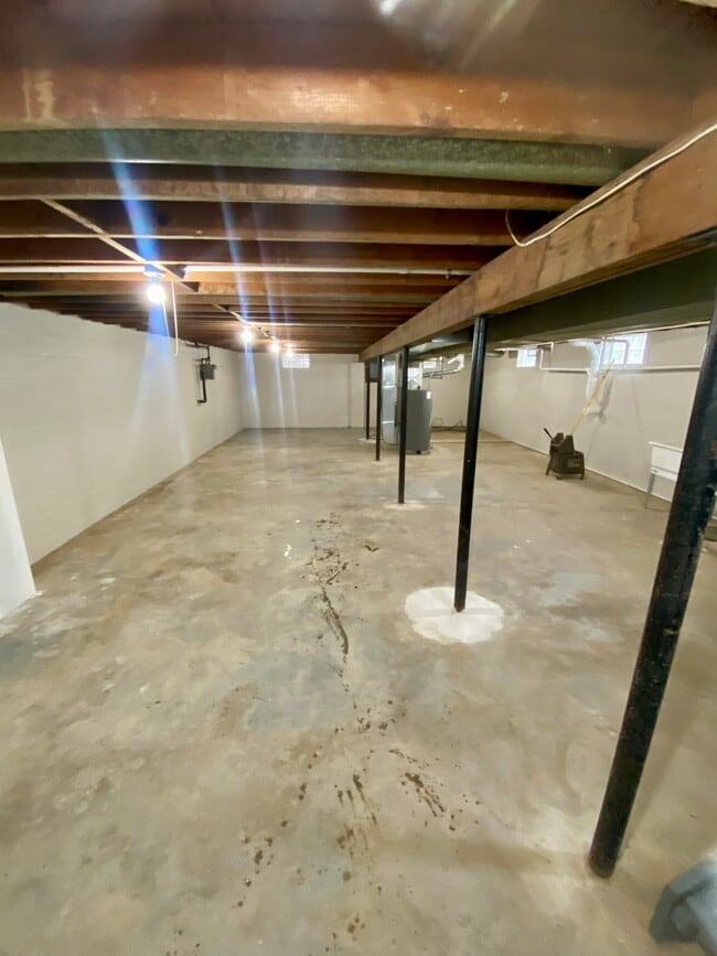 Building Photo - 1454 Pin Oak Dr