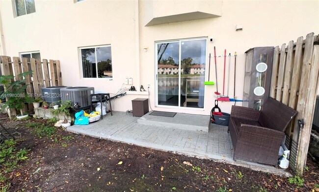 Building Photo - 2920 SE 13th Ave