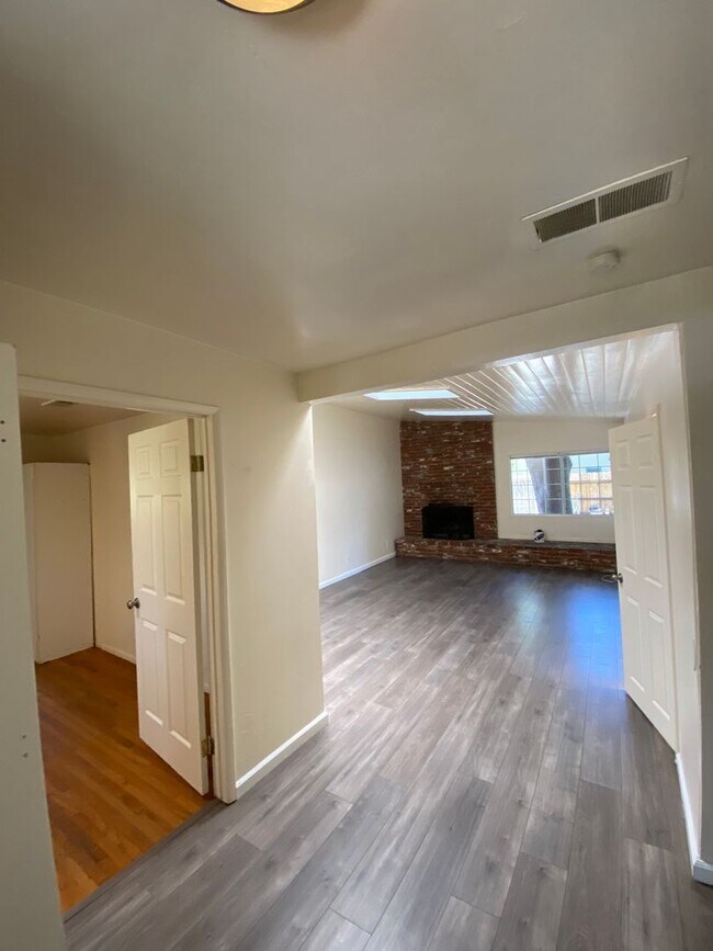 Building Photo - 6885 Pasado Rd