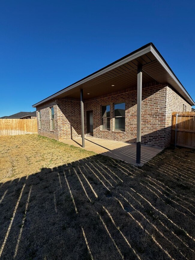 Building Photo - Fabulous Luxury Newer 2026 Build 3/2/2