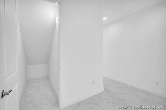 Building Photo - 6947 Pines Cir