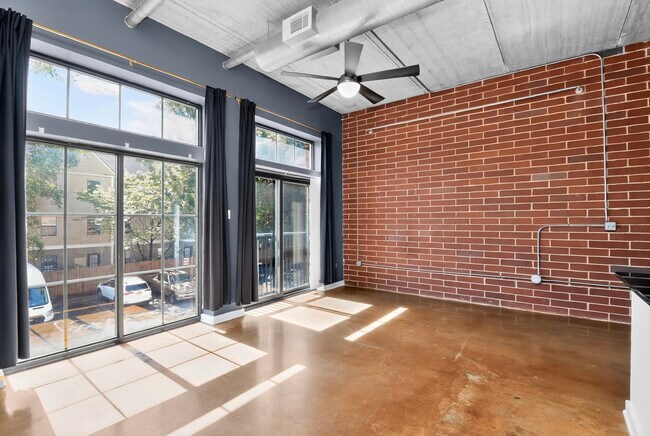 Building Photo - 626 N Graham St