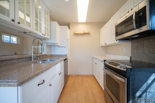Building Photo - $3800 /3 Bed / 2 Bath / 3 Parking in Ewa B...