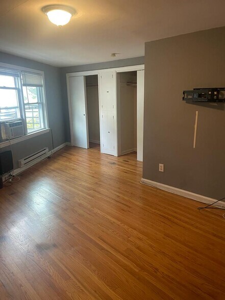 Building Photo - 335 3rd St