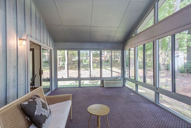 Building Photo - This Home is a Hole in One!