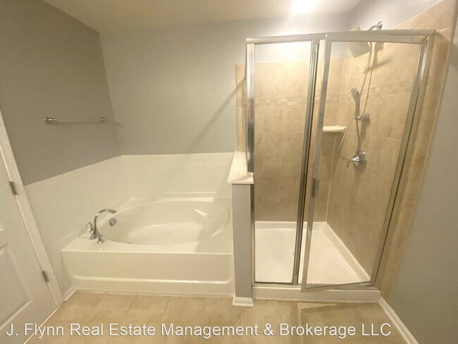 Building Photo - 3 br, 2.5 bath House - 3017 Coventry Commo...