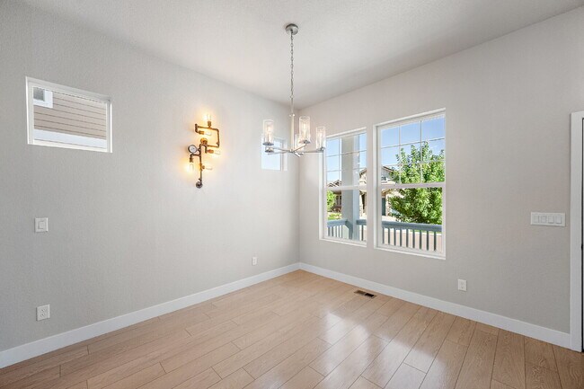 Building Photo - Modern 4 Bedroom, 2 Bathroom Westside Home with Balcony Views of Garden of the Gods!