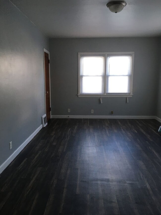 Building Photo - 917 Kern St