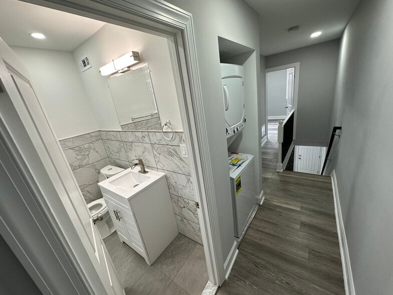 Building Photo - 2041 S Norwood St