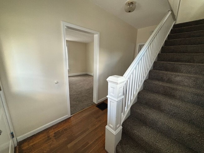 Building Photo - Newly Renovated Three Bedroom House