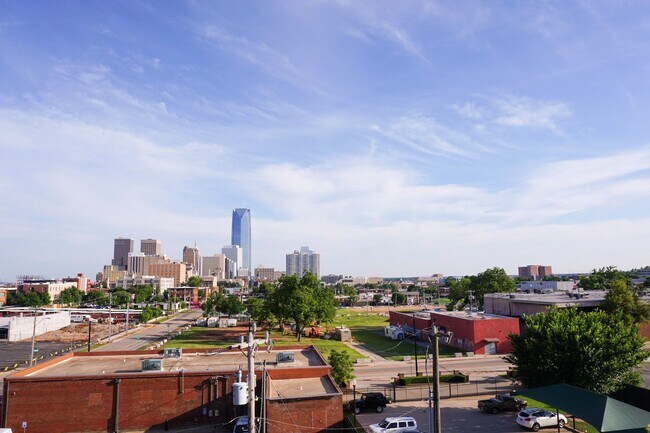 Building Photo - 1213 N Harvey Ave