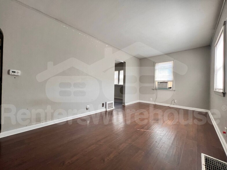 Building Photo - 2717 College Ave