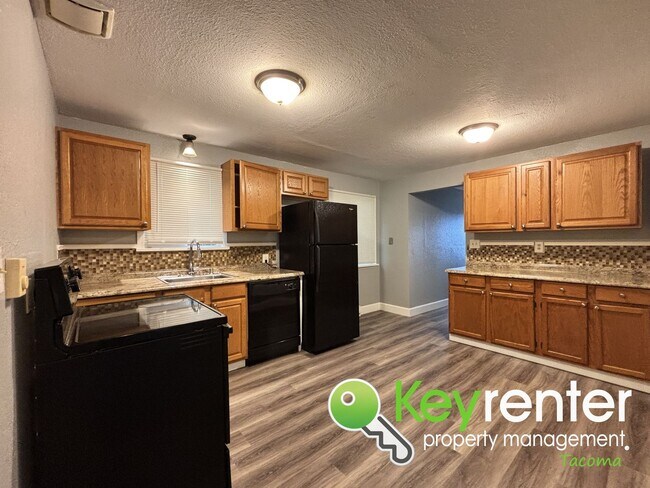 Building Photo - 4 Bedroom 2 Bathroom Tacoma Rental with Ga...