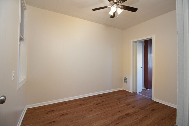 Building Photo - ???NEWLY RENOVATED 3 BEDROOM AND 1.5 BATHS...