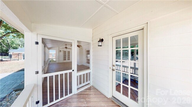 Building Photo - 6810 Rosemary Ln