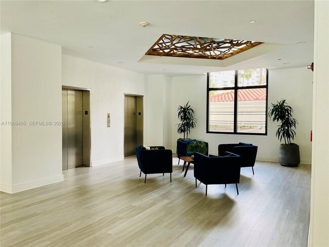 Building Photo - 1450 Brickell Bay Dr