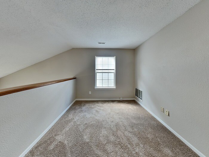 Building Photo - 10249 Draycott Ave