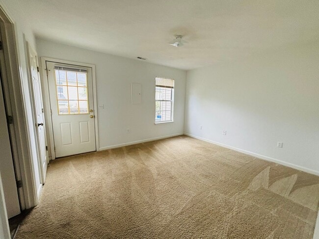 Building Photo - 850 Patrick Henry Dr