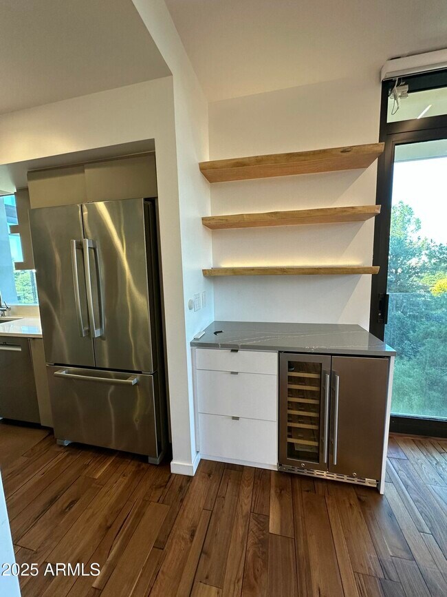 Building Photo - 200 W Portland St