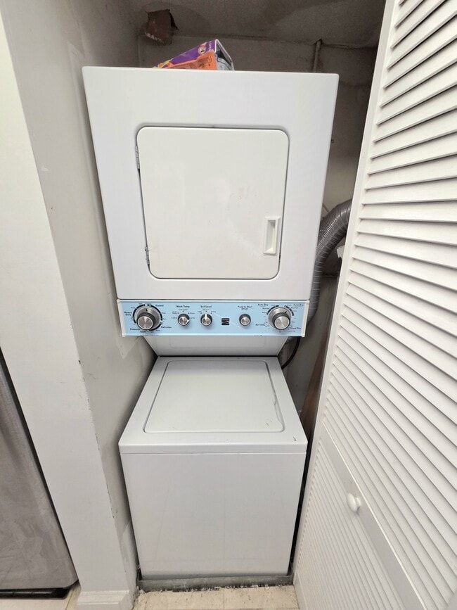 Building Photo - 3821 Davis Pl NW