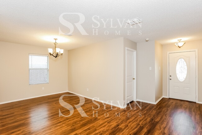 Building Photo - Enjoy living the good life in this 4 bedroom, 2 bathroom home