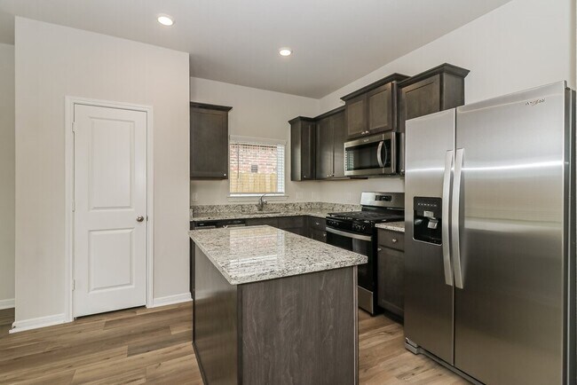 Building Photo - 464 Beechwood Hacienda Dr