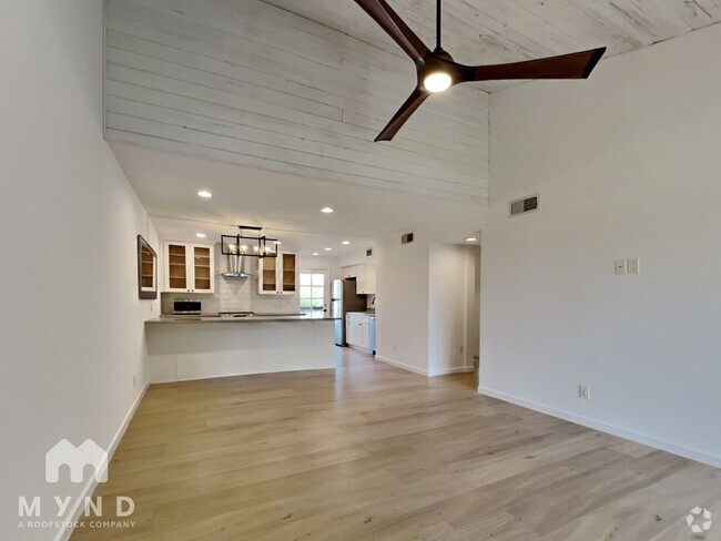 Building Photo - 5998 N 78th St