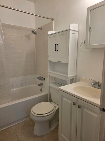 Bathroom - 343 Richmond St