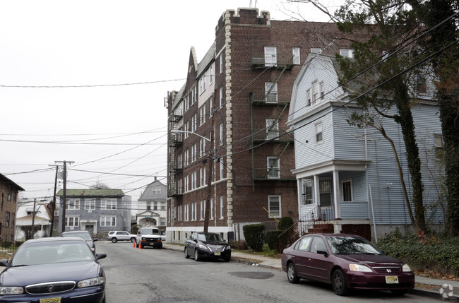 Building Photo - 375-379 Sanford Ave