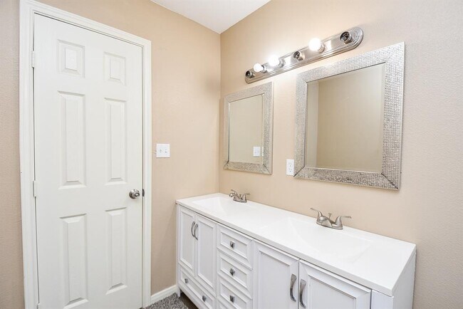 Building Photo - 15357 Ben Wiggins Rd