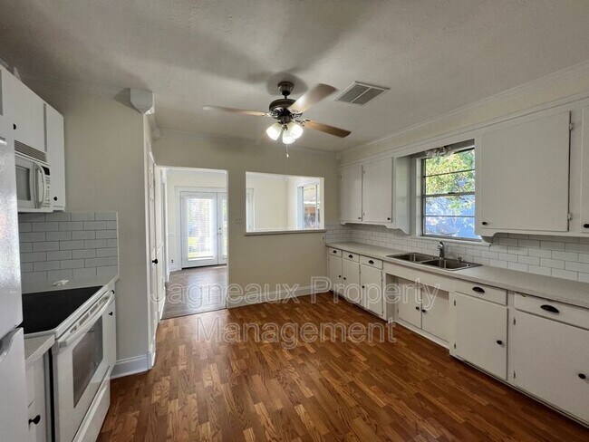 Building Photo - 315 E Thomas St