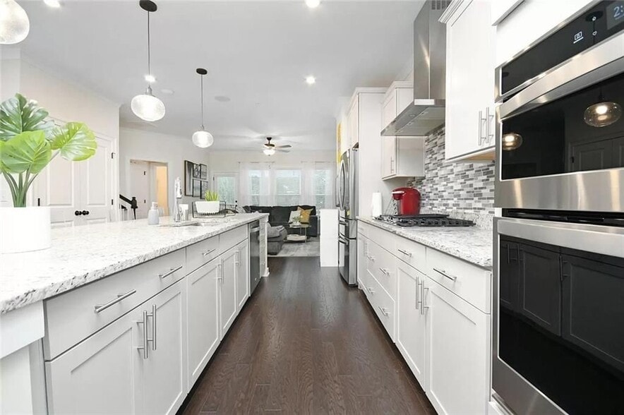 Building Photo - 2048 Holtz Ln