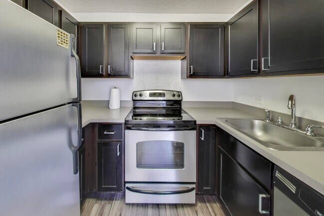 Building Photo - 555 W Madison St