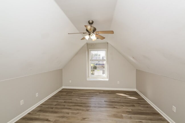 Building Photo - 4902 Shadow Cove