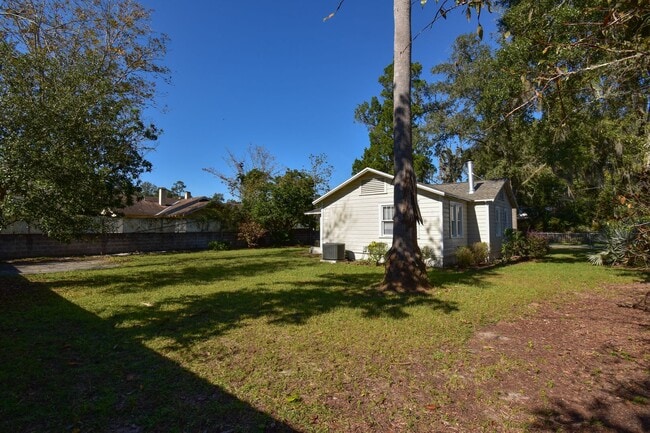 Building Photo - 517 NW 27th Ave