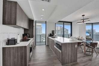 Building Photo - 801 S Miami Ave