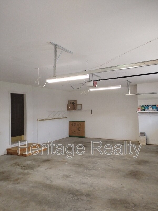 Building Photo - 2707 Lady Bug Ln