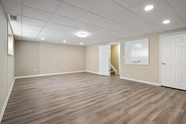 Building Photo - 670 Mystic Pointe Dr