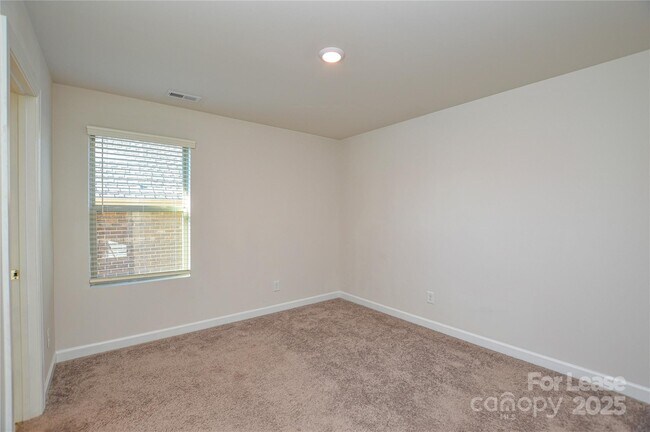 Building Photo - 3215 Lisburn St