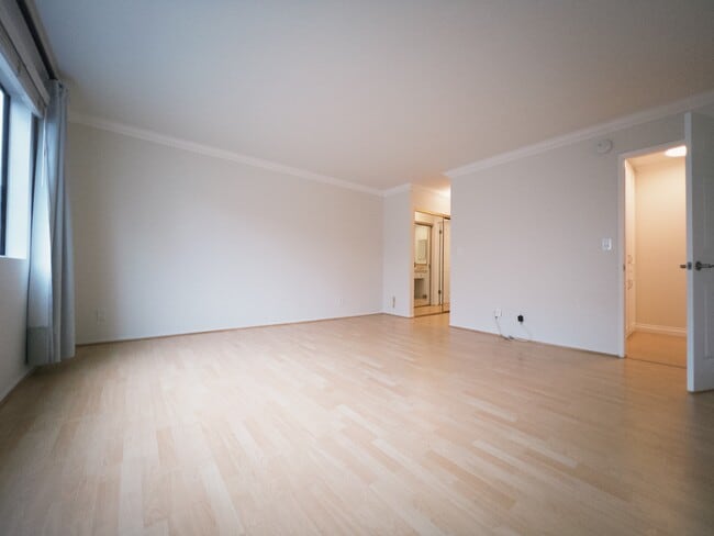 Building Photo - 1236 Wellesley Ave