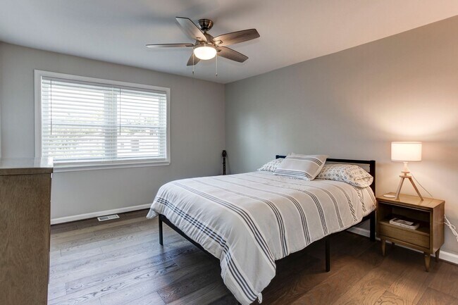 Building Photo - Trinidad Rowhome | 2 Bed | 1 Bath | 800 Sf | Large Fenced-In Front Porch & Fenced-in Backyard | 2...
