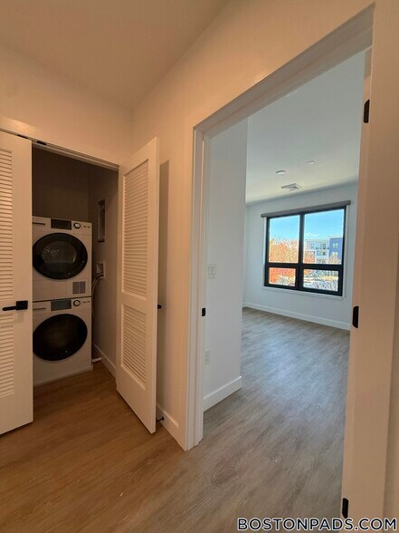 Building Photo - 199 Gardner St