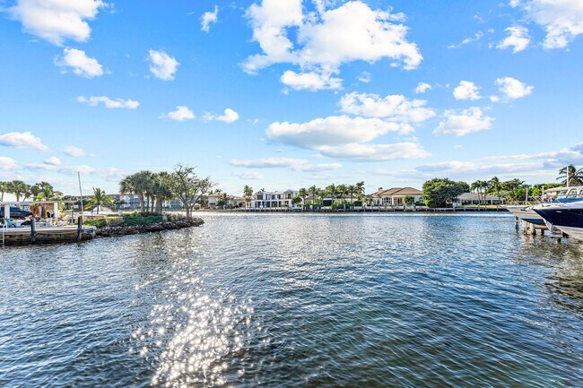 Building Photo - 1166 Hillsboro Mile