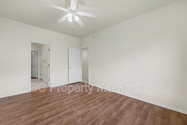 Building Photo - 3006 SW Deerfield Blvd