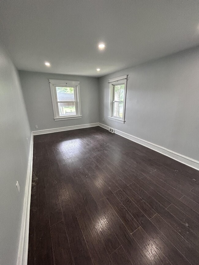Building Photo - 1400 Beaumont Ave