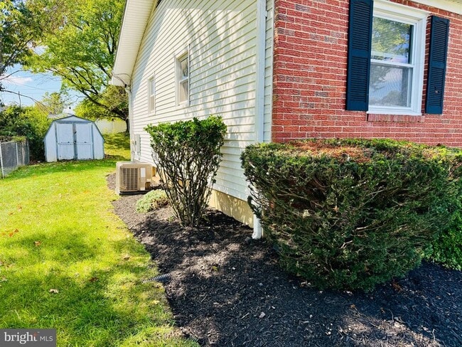 Building Photo - 8619 Lucerne Rd