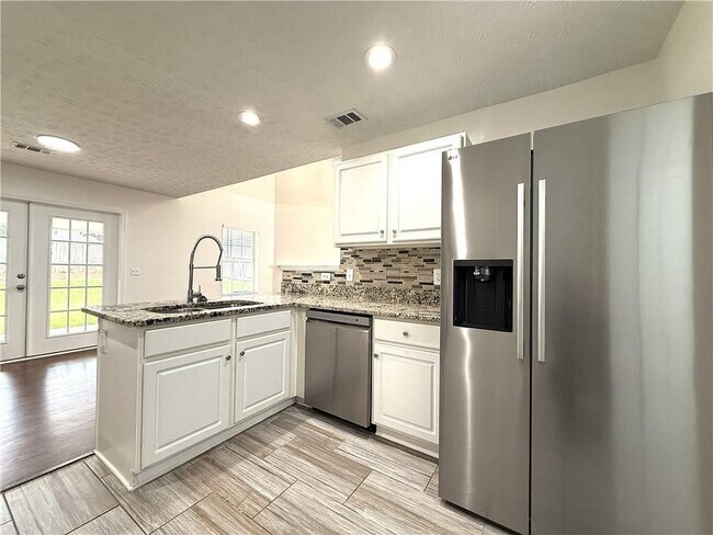 Building Photo - 2150 Lexington Ln