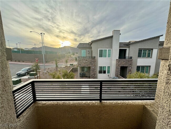 Building Photo - 337 Laurel Peak Dr
