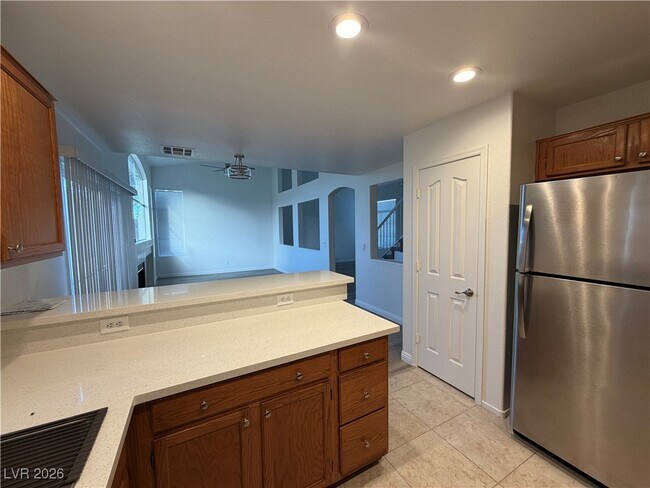 Building Photo - 1825 Sierra Oaks Ln